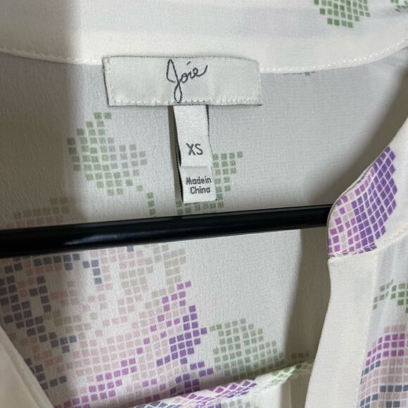 Joie white silk blouse with lavender purple flowers, long sleeve,‎ size XS - Picture 9 of 16